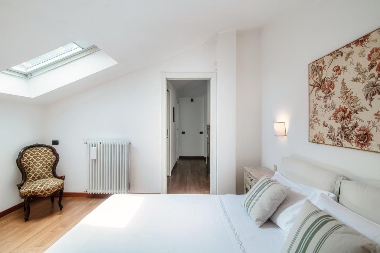 I D'A Charming Penthouse - Lake View- Como- House-130 Mt-2 Double Bedrooms And 2 Double Bathrooms A Spacious Living Room-Full Equipped Kitchen-Private Garden And Terrace-Private Covered Parking Exterior foto